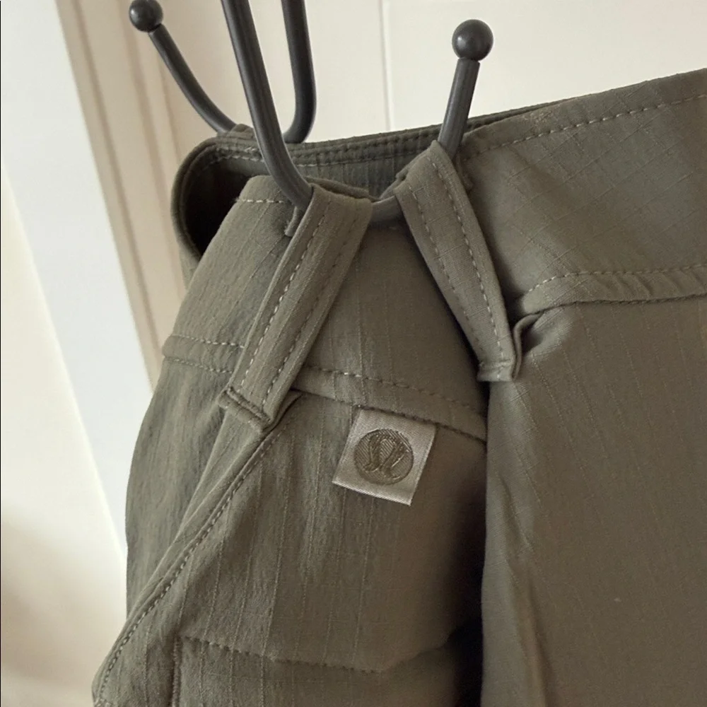 Lululemon ripstop cargo - size 30